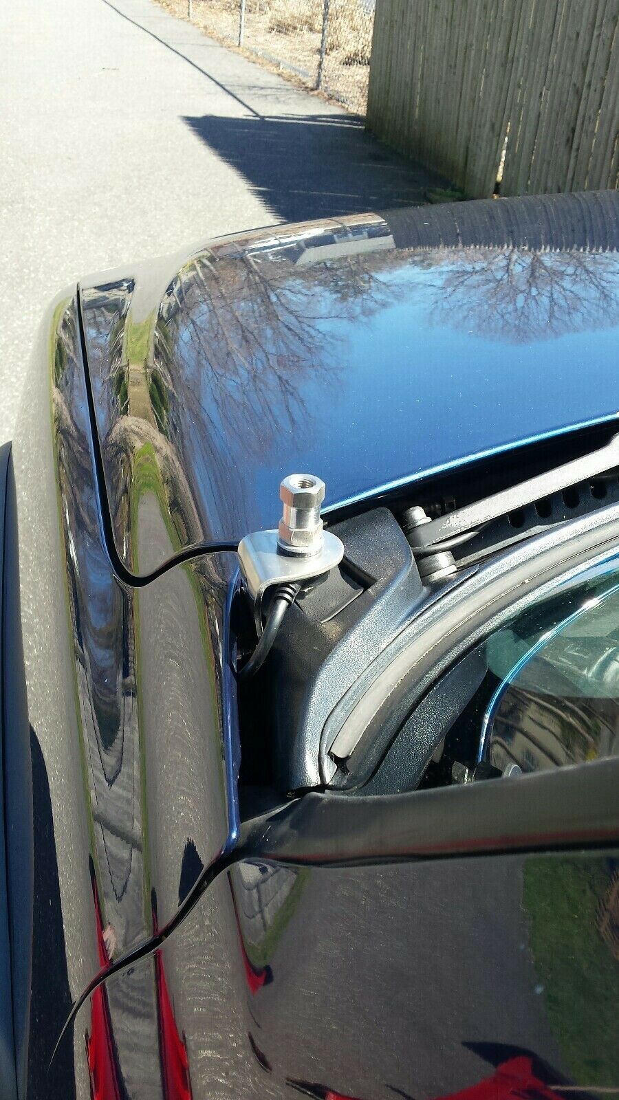 AUGM2L Left Fender CB Radio Antenna Mount w/Stud 0207 Chevy Silverado